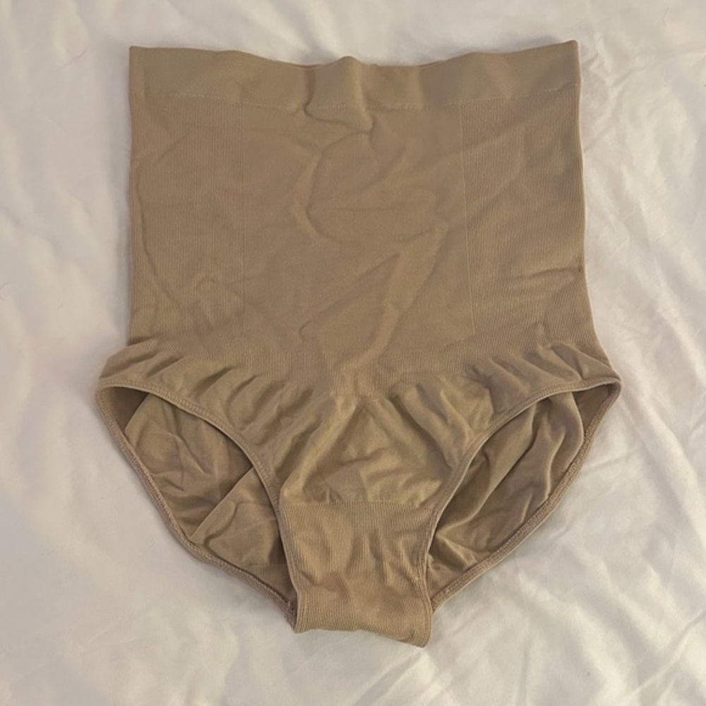 EUC High-Waisted Shapewear Briefs 🌙 🌙